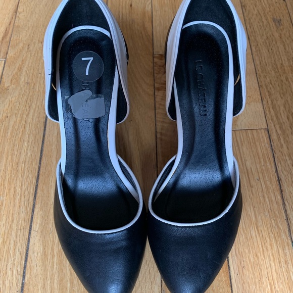 Black Le Chateau Heels - Picture 2 of 2